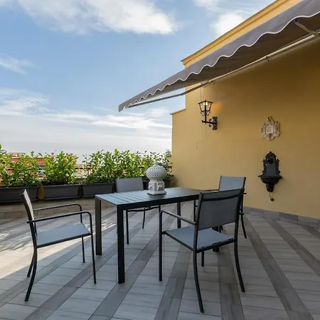 Apartament Terrazza A Chiaia