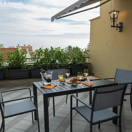 Terrazza A Chiaia Apartament *
